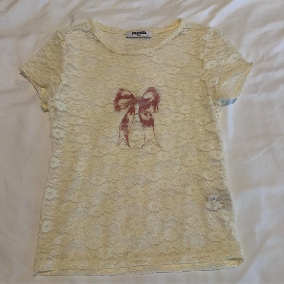 Tilly’s Women’s Cream Lace Top with Bow - Picture 1 of 2